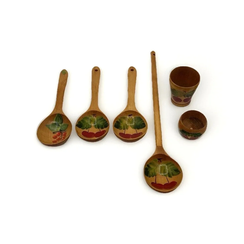 Vtg Wooden Spoon Set Natural Red Green Hand Painted Folk Art‎ 8-Piece Decor